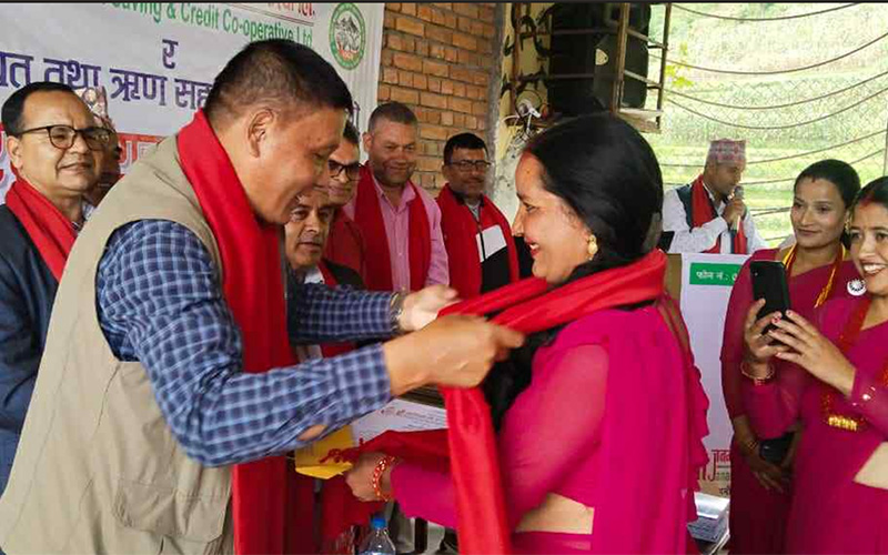 rewarding teh best performing women's groups of WEP Nepal in Rayale